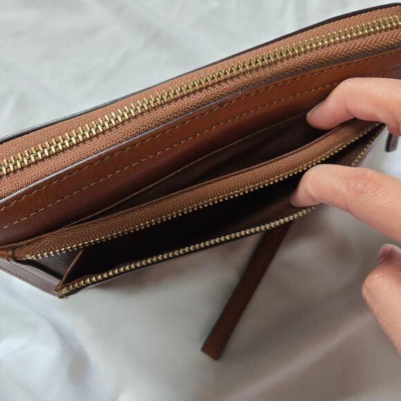 Fossil Logan Brown Leather RFID Zip Around Clutch With Detachable Wrist Strap - Picture 5 of 11